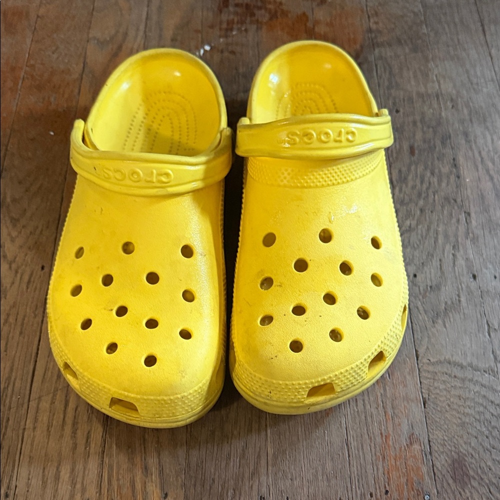CROCS (Men’s US Sz. 11)